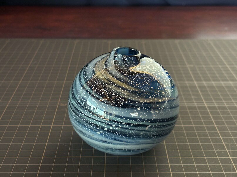 【ふるさと納税】 一輪挿し 花瓶 1個 ブルー 藍色 おしゃれ 手作り 工芸品 フラワーベース 花 ガラス ギフト プレゼント 贈答 送料無料 徳島県 吉野川市