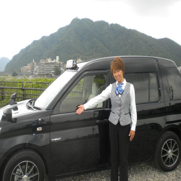 【ふるさと納税】利用券 岐阜おもてなしタクシー 2時間コース 観光 移動 貸切 旅行 貸し切り 贅沢 車 人気 チケット 観光タクシー ガイド 案内 周遊 旧跡 織田信長 ゆかりの地 家族旅行 友人 思い出 ギフト プレゼント 岐阜市/岐阜県タクシー協会 岐阜支部[ANAN001]