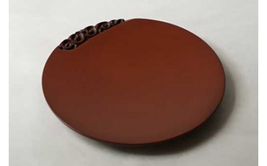 
                  鎌倉彫博古堂 平皿　「ぐり唐草」　(だいだい色）
                