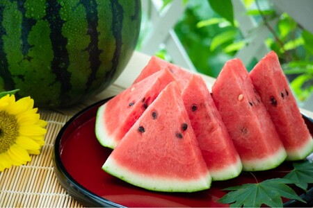 【先行予約】みんな大好き！甘～ぃ！シャリ美味！！京丹後産小玉スイカ！！1玉（ひとりじめ、姫甘泉、ひめまくら、砂丘たまごから1種類）（2026年7月上旬～発送）