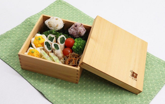 
                  100年ヒノキ（西川材）のお弁当箱 HNNAZ004
                