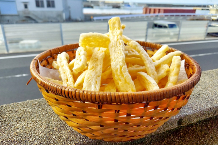 かまぼこ屋さんの大あなごチップス（50g×6袋セット）【お魚チップス 和風チップス 50g入り 6袋 高タンパク 無添加 おやつ おつまみ お菓子 スナック菓子 セット お取り寄せ グルメ 島根県】