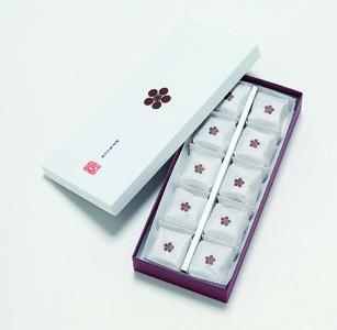 ＜山田屋＞山田屋まんじゅう 10個（化粧箱） | まんじゅう 父の日 和菓子 ギフト プレゼント 贈答 個包装 密封包装 手土産 内祝い 愛媛県 松山市 【IYT0011】