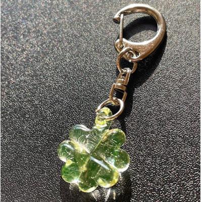 ふるさと納税 鏡野町 ウランガラスのキーホルダー(クローバー) |  | 01
