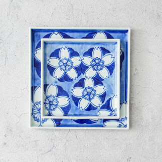 有田焼 染付濃桜紋 18cm角皿と14cm角皿の2枚セット 大慶 A25-383_イメージ4