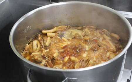 【7営業日以内発送】チーズ角煮まんじゅう 袋 5個 ／ 1個あたり85g 計425g 豚肉 お肉 チーズソース 角煮饅頭 角煮まん 甘辛 惣菜 岩崎本舗 長崎県 長崎市 長崎