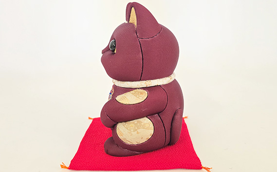 No.267 木目込人形（招き猫・特大 アルファーズ） ／ まねきねこ 猫 飾り物 人形 置物 ちりめん 伝統工芸 縁起 開運招福 千客万来 商売繁盛 金運 インテリア プレゼント 雑貨 可愛い 柿沼