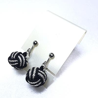 ふるさと納税 伊賀市 (組紐)イヤリング　モンキー　黒銀 |  | 01