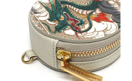 【文庫屋大関】マカロンポーチ 龍＜緑＞【皮革工芸品】 ポーチ ミニポーチ 小物入れ アクセサリー入れ イヤホン入れ 収納 保管ケース 手のひらサイズ  本革 革 皮革 工芸品 工芸 雑貨 ギフト プレ