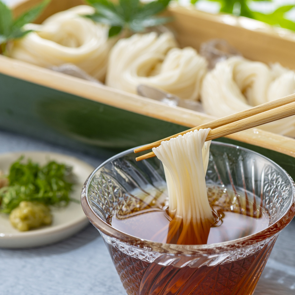 【泗水十貨店（しすいじっかてん）】九鬼太白純正胡麻油使用　手延べそうめん（５束）手提げ袋付き　四日市認定地場特産品_イメージ3