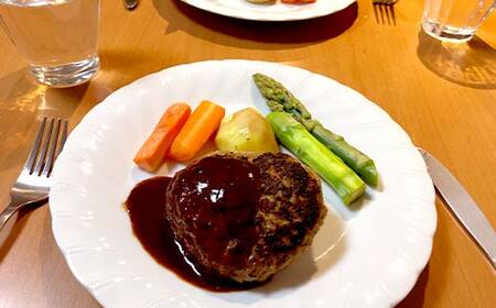 【放牧豚】挽き肉 300g×2 計600g 肉 豚肉 ひきにく ウデモモ ひき肉 北海道 冷凍 豚 ジビエ ブタ 地産地消 ヘルシー 小分け ギフト 真空 おかず F4F-8449
