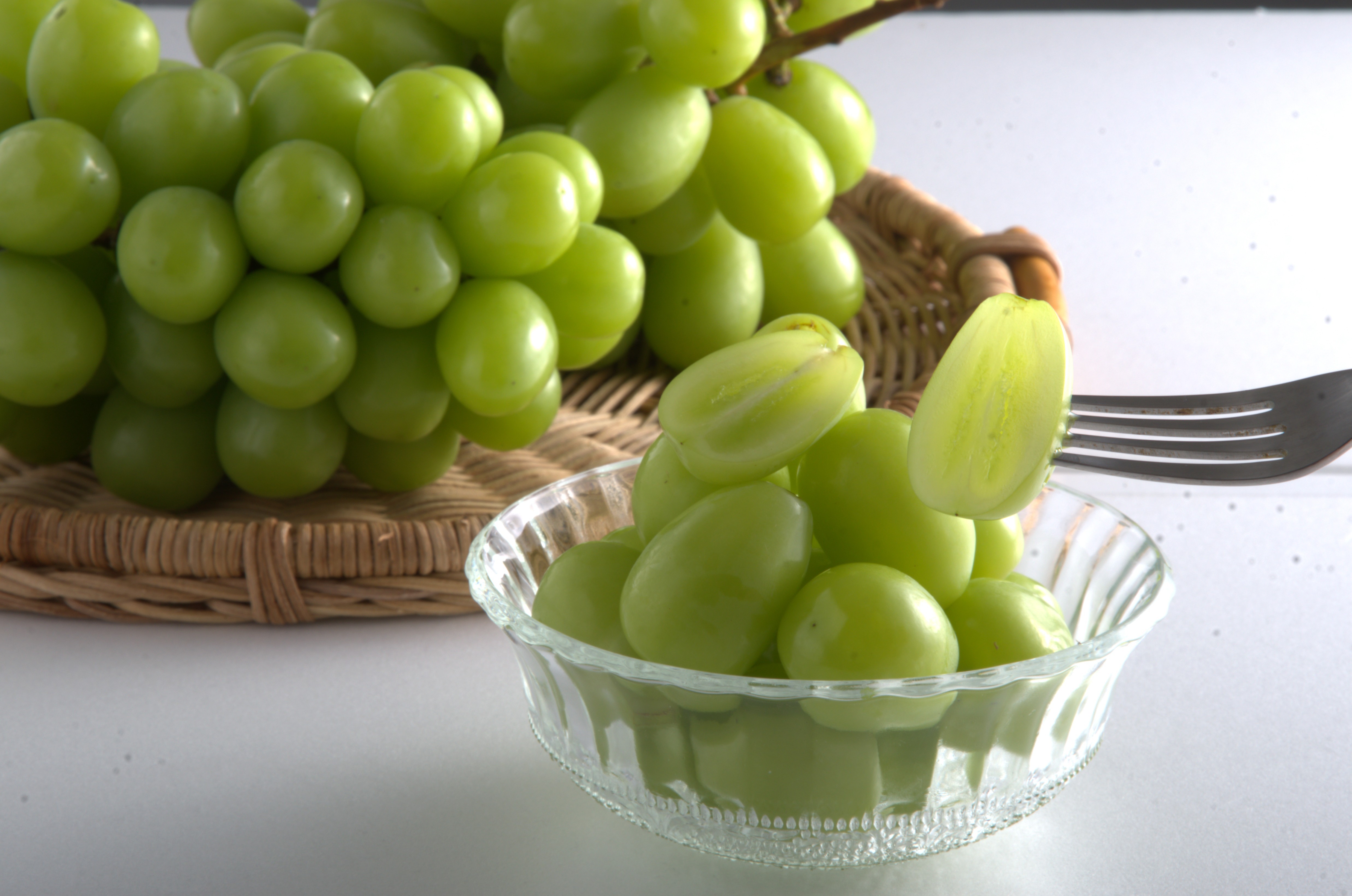 
            【 数量限定 】 令和8年産 伊万里産 シャインマスカット 約1.3kg 197-B887
          