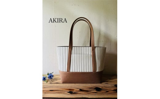 【AKIRAオリジナル】【マツコの知らない世界 で紹介されました！】 中型レディストートバッグ ショルダータイプ ストライプ×薄茶デニム【2025年7月以降順次発送】 軽量 軽い 日本製 キャンバス 帆布 横型 肩掛け 通勤 通学 大容量 上質 カジュアル オシャレ レディース カバン 鞄 バック