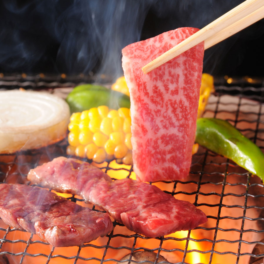 岐阜県産 飛騨牛 かたロース肉 焼肉用 700g【化粧箱】