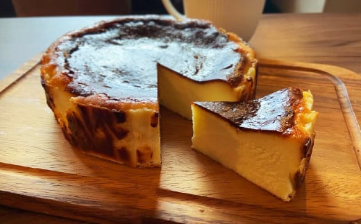 バスクチーズケーキ 5号 直径 約15cm | チーズケーキ クリームチーズ 焼き菓子 冷凍 ケーキ スイーツ 誕生日 ホールケーキ お菓子 お土産 ギフト おもてなし お取り寄せ お取り寄せグルメ 