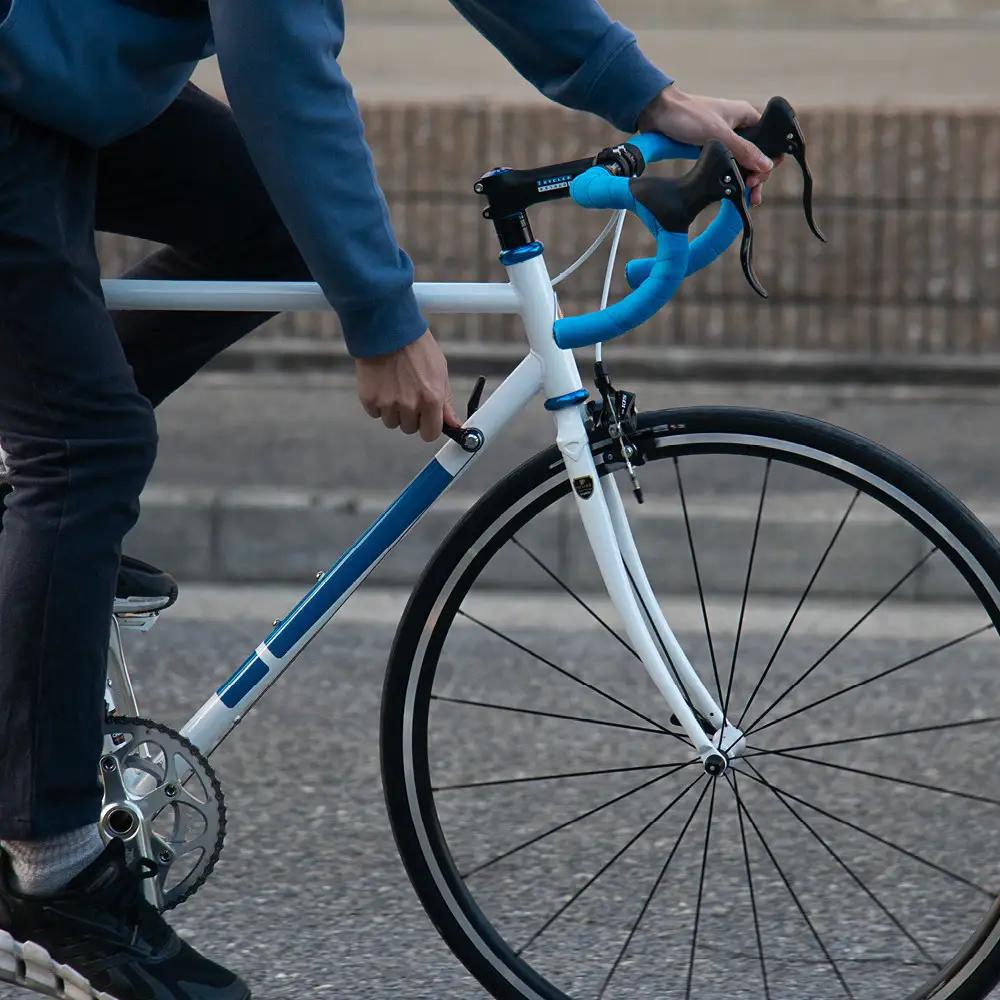 ロードバイク イーエムサイクルズ R101! ホワイト540mm(L)
