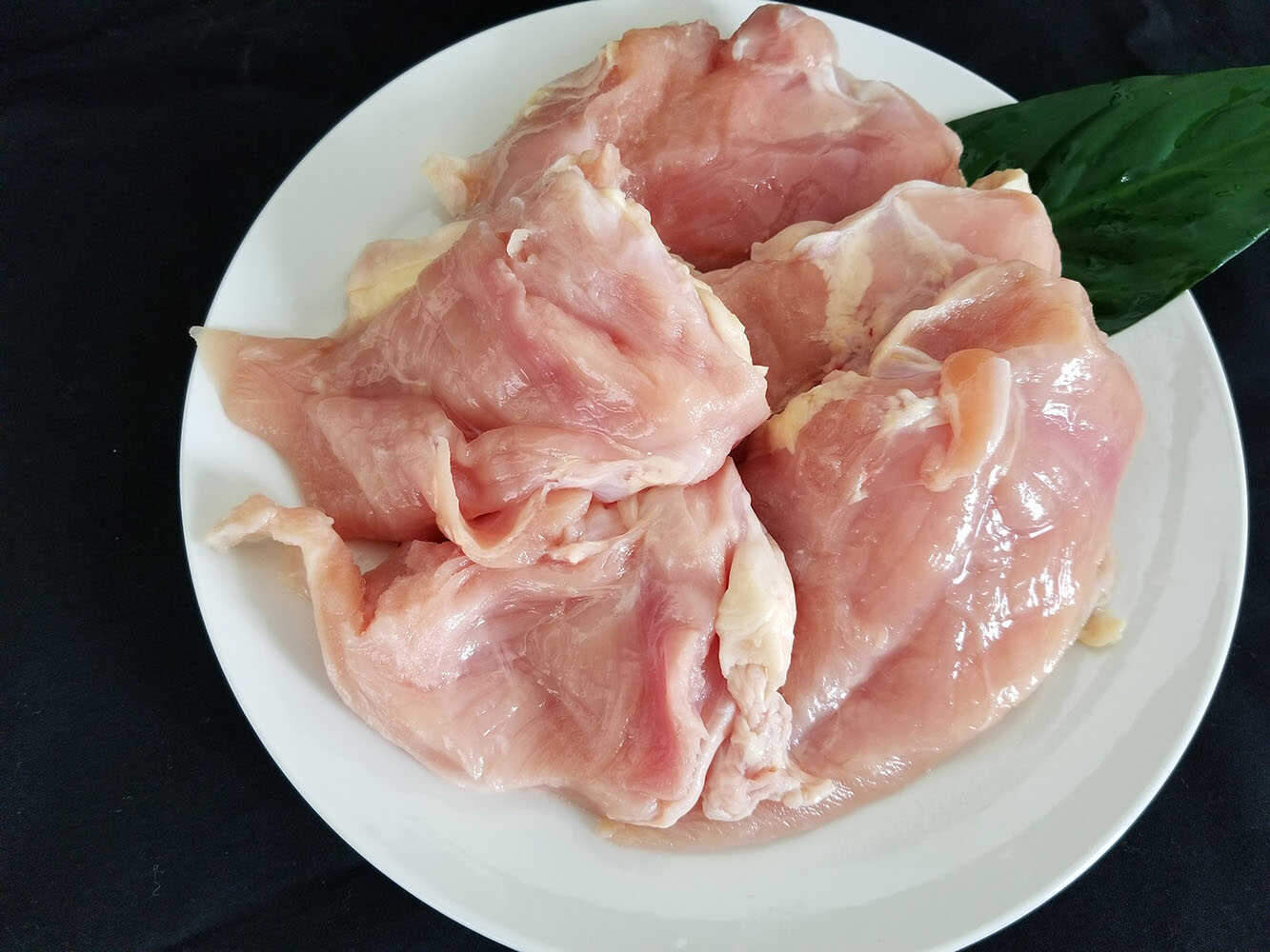 【ふるさと納税】 はかた地どり むね肉 約 1kg 吉富町/株式会社吉浦コーポレーション[BGAD004] 肉 鶏 とり 鶏肉 鳥肉 博多地鶏 地鶏 地どり 鶏むね肉 胸肉 国産 冷凍 福岡 水炊き 唐揚げ 筑前煮 がめ煮 ブランド チキン 人気 おすすめ お取り寄せ グルメ 食品 送料無料