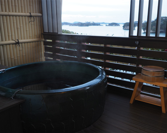 No.097 絶景の館　露天風呂付客室　ペア宿泊券【平日限定】 ／ チケット 2名様 リゾート 宮城県