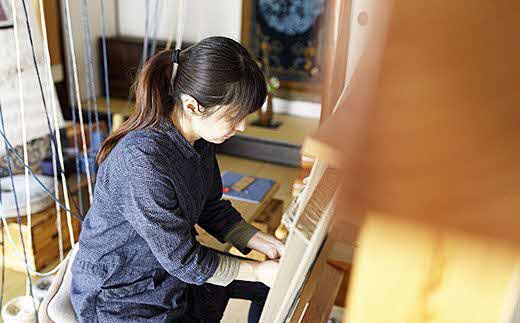 鍋島緞通【手織り】95×191cm 蔓花菱に雷文縁卍繋文：D253-025_イメージ4