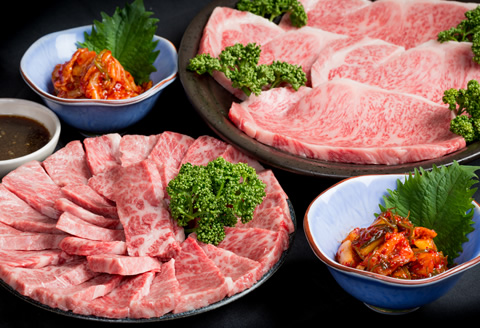 森山牧場産 焼き肉（800g）＆キムチ（2種類）セット  佐賀和牛 牛肉 焼肉 キムチ 焼肉とキムチセット 黒毛和牛 お肉 肉 ジューシー 国産 霜降り 九州産 送料無料 ブランド牛 ステーキ 焼肉 ブロック セット 人気 ランキング  高評価 牛肉