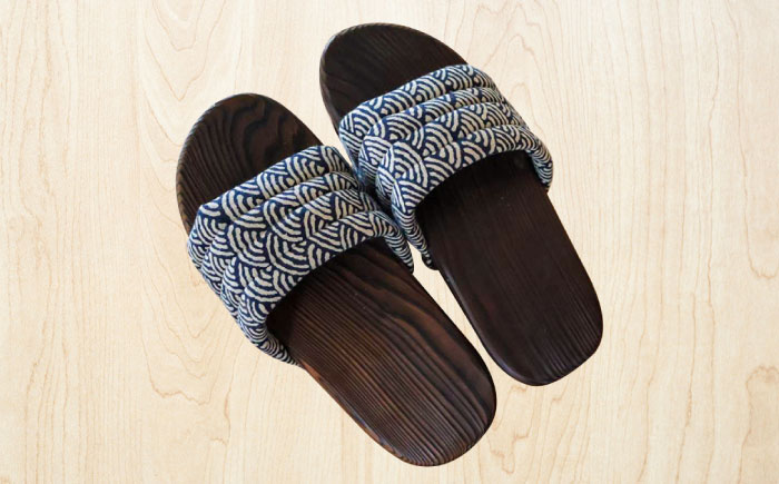 【選べるサイズ】日田下駄杉 紺色系(ムーン) 25～27.5cm　日田市 / 月隈木履工業所　日田杉 外履き サンダル [ARBJ012]