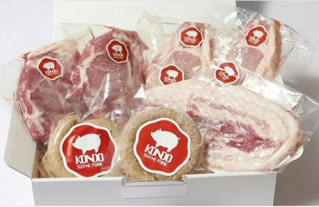 豪快バーベキューセット ロース厚切り 肩ロース厚切り バラ厚切り ころとんのしっぽ（ぐるぐる無添加ウインナー） 合計1,000g｜冷凍 小分け 無添加 ウインナー ベーコン 皮なし 子ども 粗挽き ビール 食べ比べ セット 個包装 アウトドア キャンプ 贈答 BBQ 焼肉 子ども お歳暮 つまみ パーティー 前橋市 群馬県