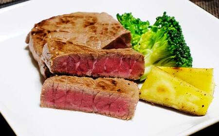 釧路生まれ・釧路育ちのオーガニックビーフセット（モモステーキ120g×2枚、ローストビーフ150g×2枚） ふるさと納税 肉 F4F-1387