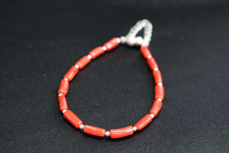 
            赤珊瑚の立ヤタラとK18WGミラーボールのブレス | アクセサリー ブレスレット ジュエリー 珊瑚 赤珊瑚 宝石 サンゴ プレゼント クリスマス バレンタイン カジュアル レディース 贈答用 人気 高価 高級 おすすめ ふるさと納税サンゴ ふるさと納税ネックレス 高知県 室戸市
          