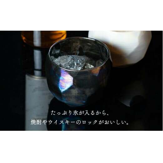 【晩酌を華やかに】メタリックな有田焼 ロックカップ(面取り) 黒 & 白 計2個セット 女性にも人気 【喜鶴製陶】軽量 ギフト ペアセット 食器 有田焼 ロックグラス ビアカップ タンブラー A15-