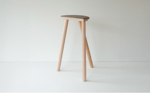 
            【カラー選択可能 銀鼠/ニビ色/炭色】センダイフォルム×山ノ頂 シカガワスツール 鹿革 550【アウトドアグッズ 家具 工芸品 スツール 鹿革 人気 和装 インテリア ファニチャー クラフト 民芸品 仙台市 チェア デザイン 和風 伝統的 自然素材 エコフレンドリー リビング ダイニング】
          