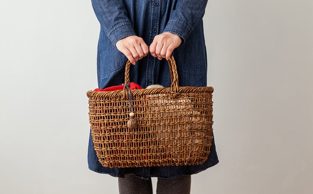 大サイズ：ブランケットやノートパソコンなども入れられて便利