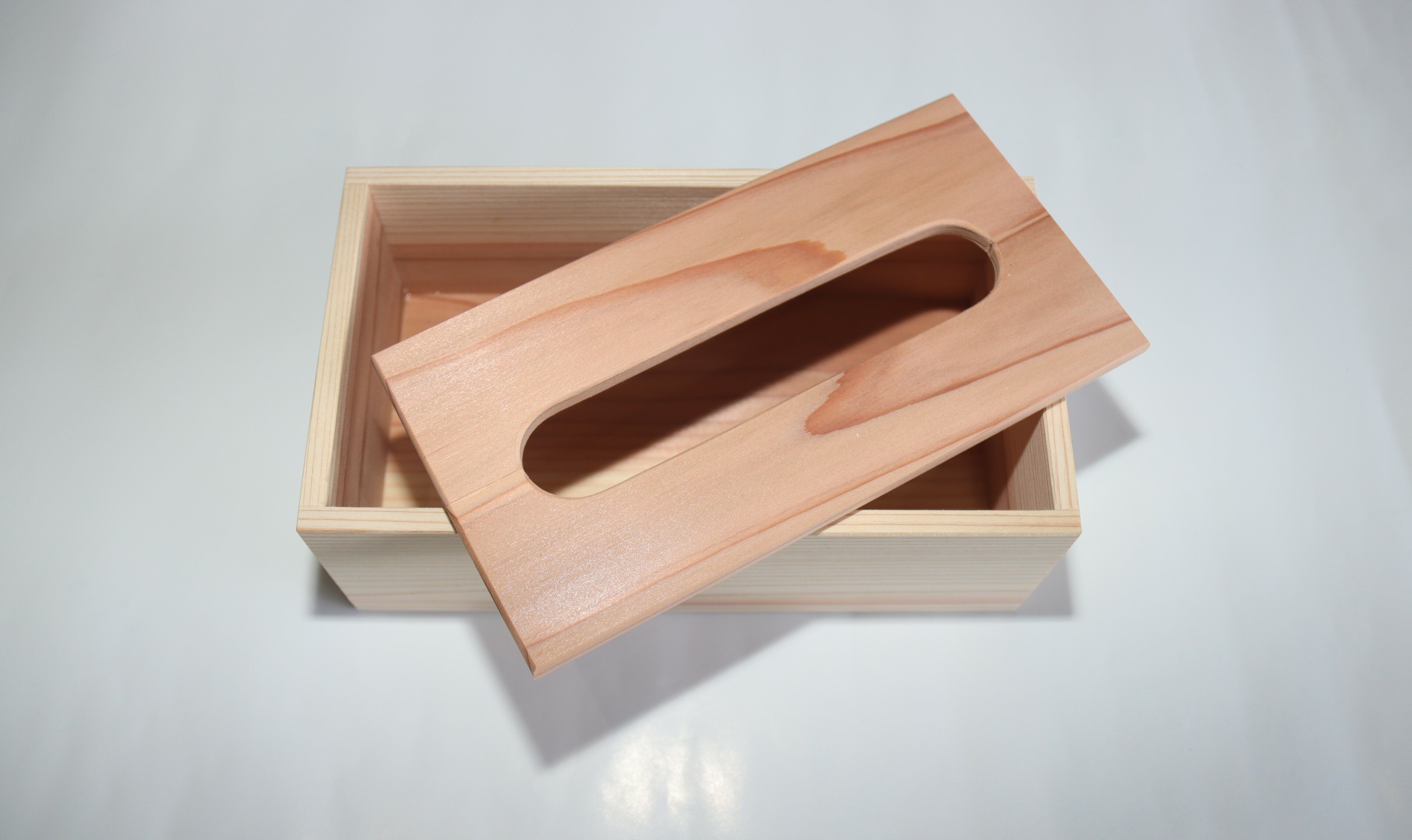 【ふるさと納税】ティッシュケース ヒノキ 中 | 無垢材 木製品 小物 インテリア 収納 収納グッズ ティッシュ ちり紙 ケース ひのき 桧 シンプル 吉野ヒノキ 釘不使用 国産 けやき工房なかもと 奈良県 上北山村