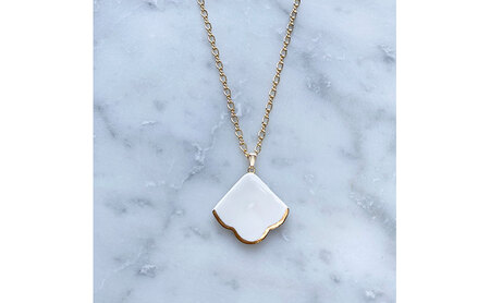 茅ヶ崎市 湘南 陶磁器 上品 かわいい レディース ギフト プレゼント 誕生日 母の日 お祝い サマーギフト ゴールド 金 アート アクセサリー Artopus.SHONAN ネックレス 松 白