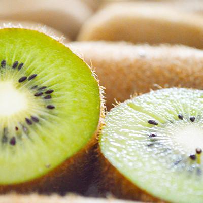 ふるさと納税 南アルプス市 【フルーツ王国山梨】が贈る　大玉完熟キウイフルーツ『香緑』　1パック4〜5個入り×6パックセット |  | 02