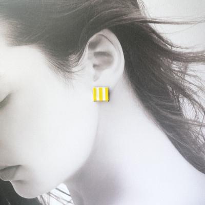 ふるさと納税 茅ヶ崎市 ArtOpus. ピアス ストライプ スクエア 黄 湘南 茅ヶ崎市 陶磁器 アート ギフト |  | 01