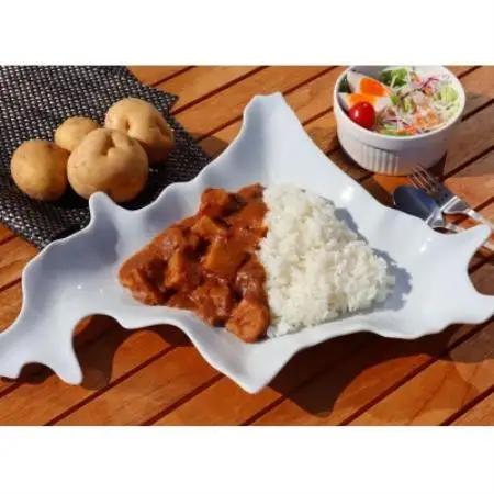 よしもとカレー「北海道こしみず三種のじゃがいも編」計880gセット【1734673】