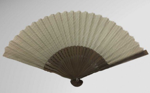 【ふるさと納税】小千谷縮 扇子 ベージュ 7寸（約21cm） 麻布 伝統工芸 小千谷織物同業協同組合 せんす 天然素材 国産 日本製 夏ギフト メンズ レディース 父の日 母の日 新潟県 小千谷市