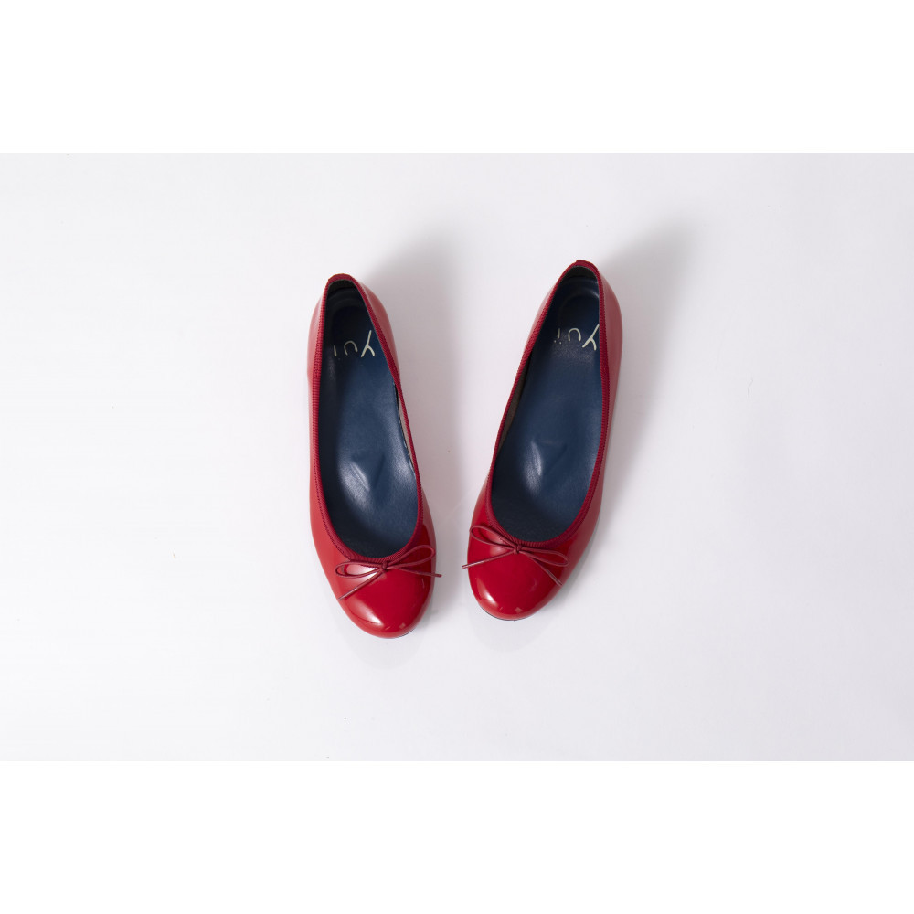 美脚に導く骨盤ケアシューズyui エナメル ダークレッド【サイズ24.0cm】