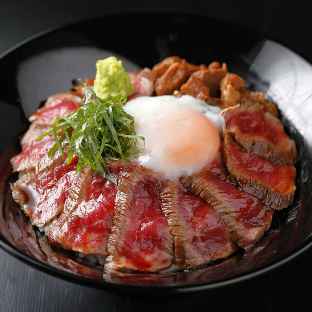 【ふるさと納税】熊本 和牛 あか牛 牛丼 2人前セット モモ 約200g 熊本 赤牛 褐牛 あかうし あか牛丼 褐毛和種 肥後 冷凍 国産 牛肉 九州産 熊本産 和牛 牛丼 グルメ 夕飯 ディナー【有限会社 三協畜産】[AYCQ004]