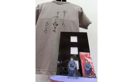 【萩博物館オリジナル】５高杉晋作の句入りTシャツ（XLｻｲｽﾞ）＆アクリルスタンドのセット