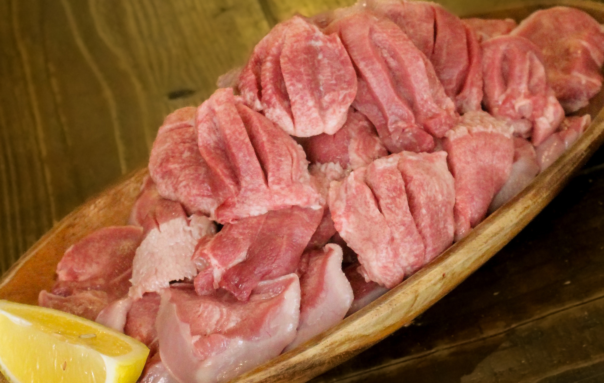 熊本県産 丸ごと 豚 タン 約1kg （約250×4）