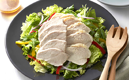みつせ鶏むね肉の熟成肉は、骨付きのまま4時間以上熟成し仕上げたことで、
通常のむね肉よりパサつきが少なく、旨みも格別。
