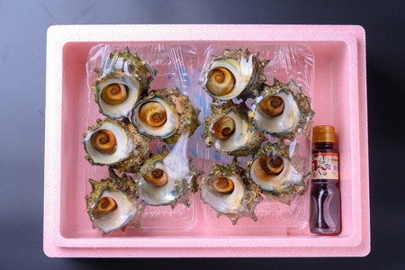 【つぼ焼き／ボイル 天然サザエ（中）】BBQ・つぼ焼きに最適！ 天然サザエ ボイル済み 1.6K 中サイズ（16～21個） ※万能ダシ付き ＜サザエのつぼ焼き・海鮮BBQ・サザエの煮つけ・サザエご飯に