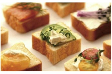 北海道産小麦100％高級ミニ食パン『ノースブレッド』とおまかせパン詰め合わせ【19113】