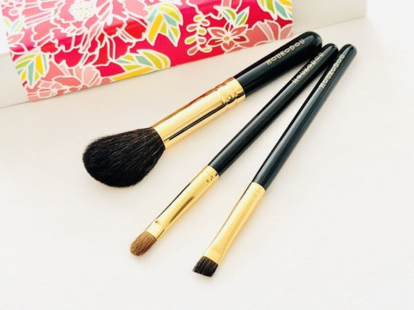 
                  熊野化粧筆　宙高級ブラシ３本セット 熊野筆ほうこどう【メイクブラシ 化粧筆 ファンデーションブラシ  アイシャドーブラシ 熊野筆 伝統工芸 職人技 高級筆 セット ケース ギフト 贈り物】27-217
                