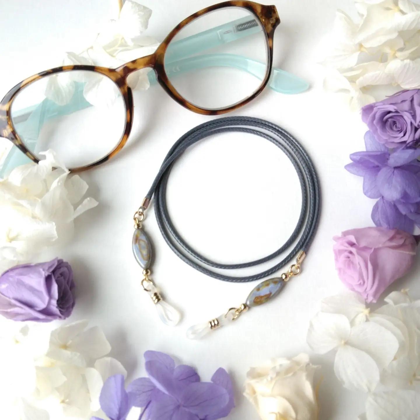 〈紐タイプ〉グラスコード　メガネストラップ　メガネチェーン　チェコビーズ　軽量　【ブルーグレー】　