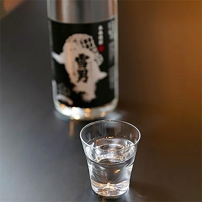 ふるさと納税 南魚沼市 鶴齢の本格焼酎「雪男」一升瓶(1800ml) |  | 01