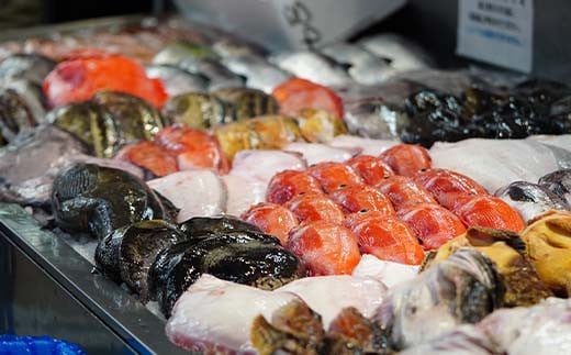 北海道で揚がった天然の旬の鮮魚をお送りいたします。