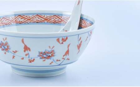 有田焼 究極のラーメン鉢 染花紋・赤花紋 ペアセット レンゲ付【まるぶん】食器 器 うつわ 磁器 陶磁器 麺鉢 ラーメン鉢 丼 丼ぶり どんぶり手描き 花 ブルー レッド ギフト A65-45