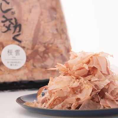 ふるさと納税 枕崎市 枕崎産 本枯れ節使用 産地直送 花かつお【桜雲】「だしが効く」本場の削り節 合計1Kg B3-25 |  | 03